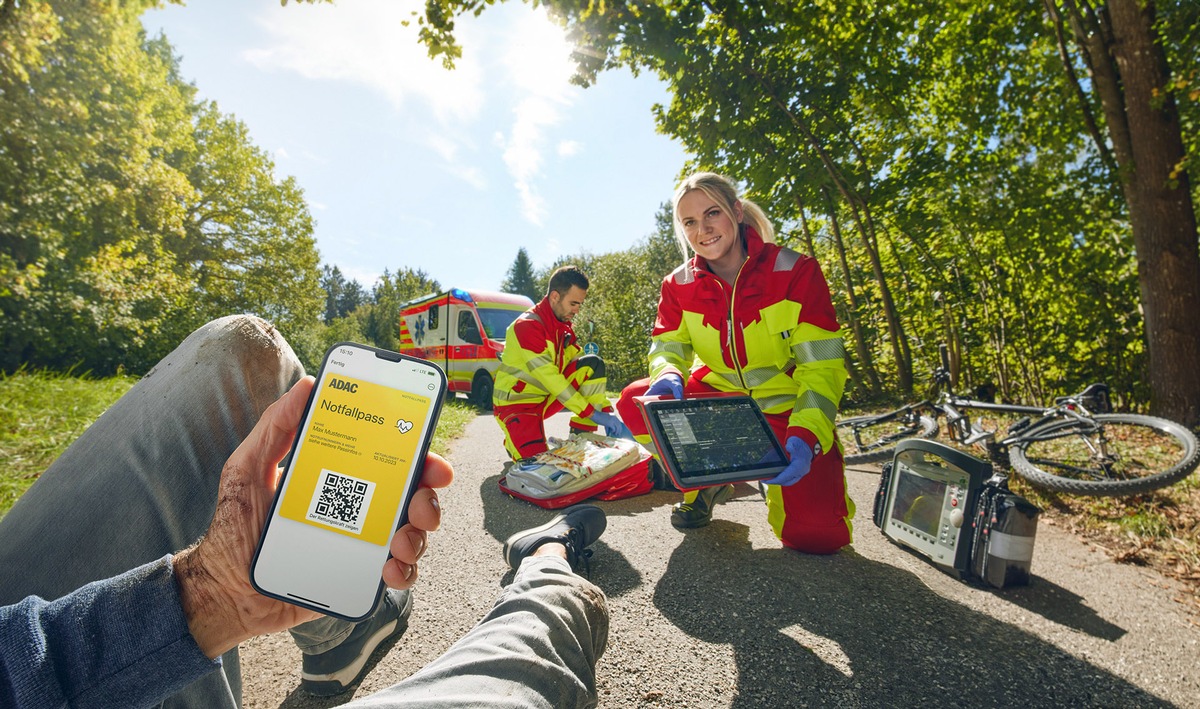 ADAC Notfallpass / Weiterer Text über ots und www.presseportal.de/nr/7849 / Die Verwendung dieses Bildes für redaktionelle Zwecke ist unter Beachtung aller mitgeteilten Nutzungsbedingungen zulässig und dann auch honorarfrei. Veröffentlichung ausschließlich mit Bildrechte-Hinweis.